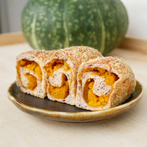 โรลข้าวกล้องไรซ์เบอร์รี่ลูกเดือยไส้ฟักทองญี่ปุ่น | Riceberry Brown Rice and Job’s Tears Roll filled with Japanese Pumpkin