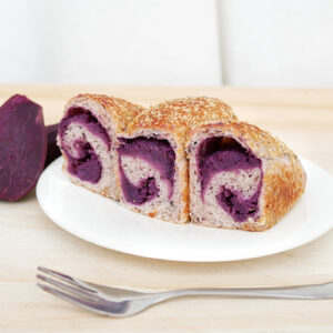 โรลข้าวกล้องไรซ์เบอร์รี่ลูกเดือยไส้มันเทศเนื้อสีม่วง | Riceberry Brown Rice and Job’s Tears Roll filled with Purple Sweet Potato