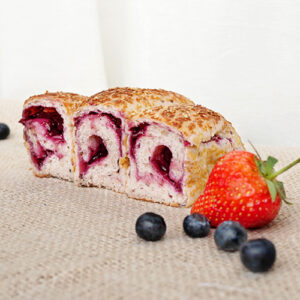 โรลข้าวกล้องไรซ์เบอร์รี่ลูกเดือยไส้มิกซ์เบอร์รี่ | Riceberry Brown Rice and Job’s Tears Roll filled with Mixed Berry