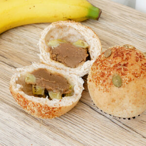 บันโฮลวีทไส้เฮเซลนัทถั่วขาวกล้วยหอม (บันคู่) | Whole Wheat Bun filled with Hazelnut, White Kidney Beans and Banana