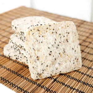 ขนมปังโฮลวีทงาดำ | Whole Wheat Bread with Black Sesame