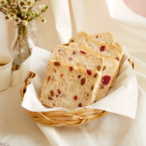 ขนมปังโฮลวีทแครนเบอร์รี่ลูกเกด | Whole Wheat Bread with Dried Cranberry & Raisin