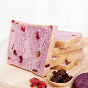 ขนมปังมันเทศเนื้อสีม่วงแครนเบอร์รี่ลูกเกด | Purple Sweet Potato Bread with Dried Cranberry & Raisin